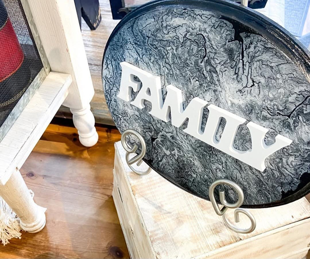 Family Oval Plaque Acrylic Pour